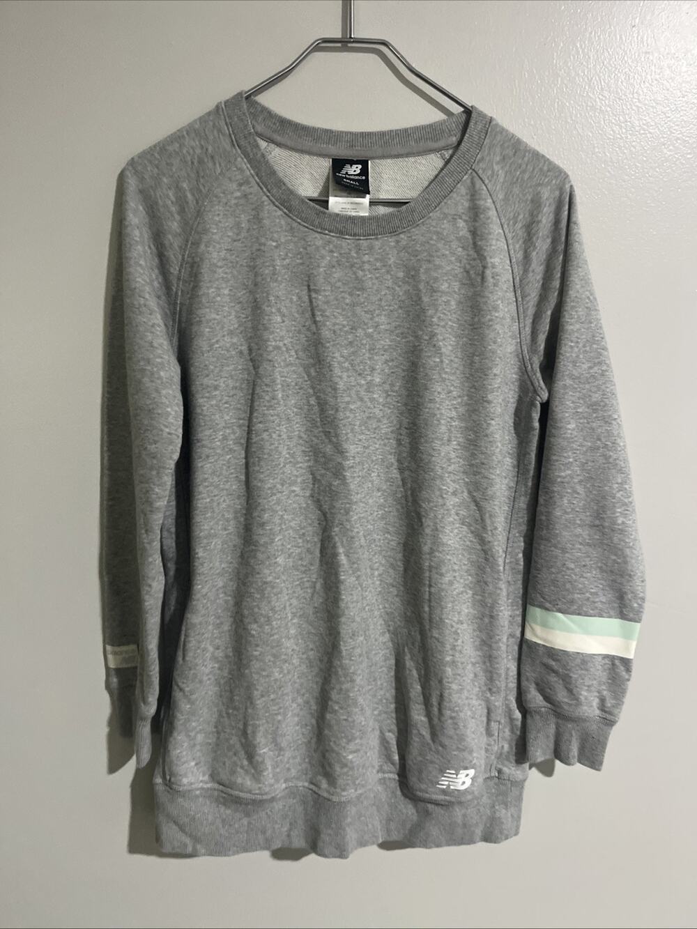 New Balance Athleisure Oversized Sweater Womens Light Gray Size Small Logo
